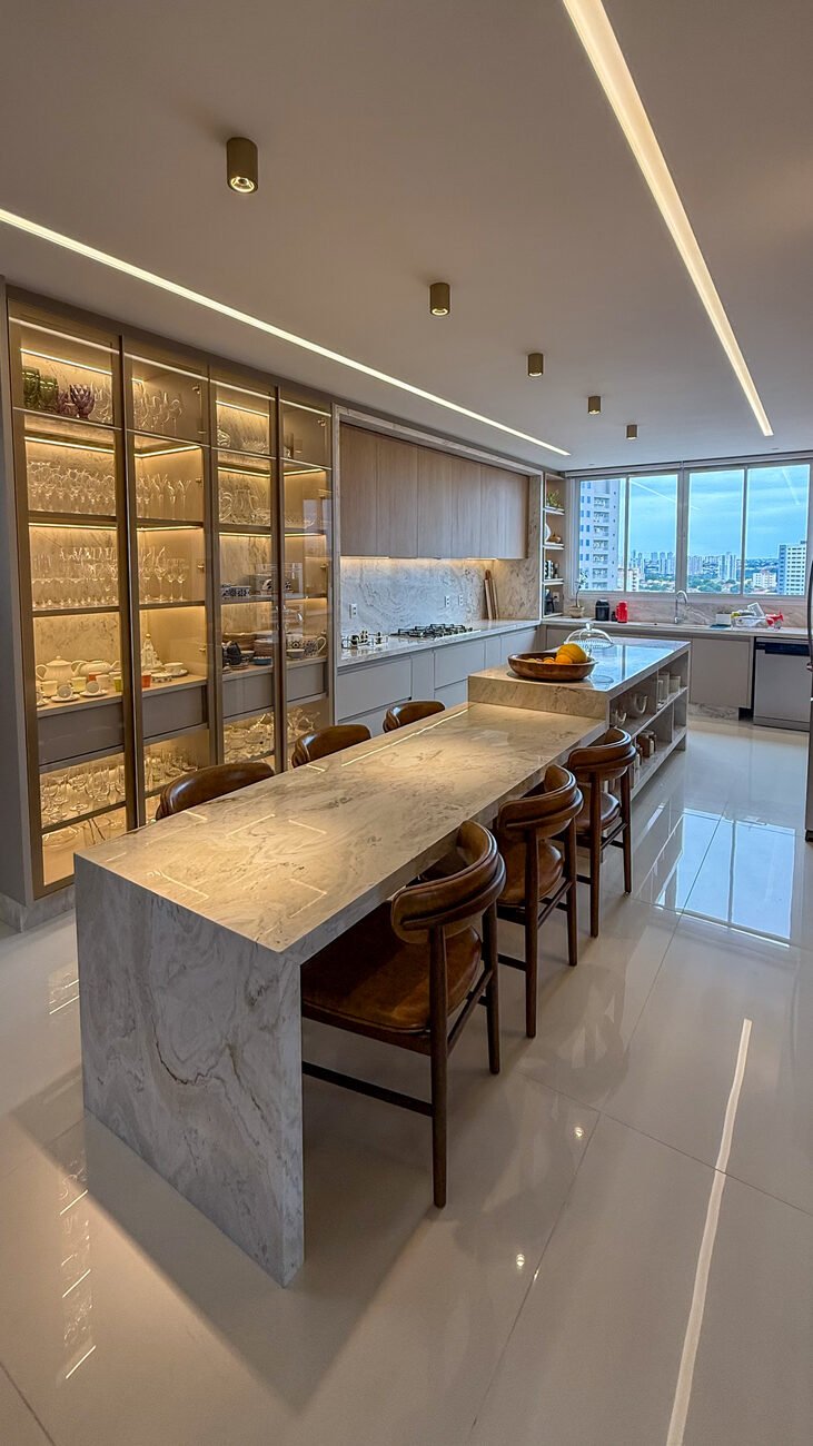 Cozinha planejada de alto padrão no Kingdom Park Residence