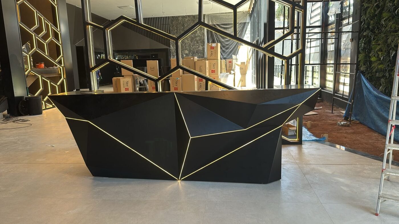 Stand de vendas e decorados executados no edifício Tonino Lamborghini